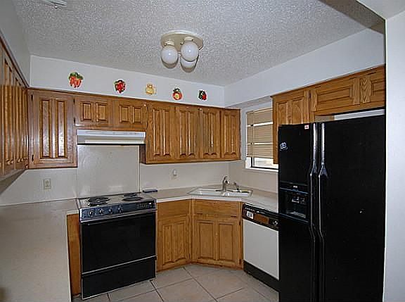 3rd image of 948 S Old Orchard Ln