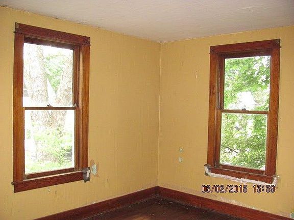 5th image of 33 Fancher Ave