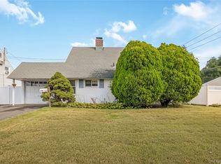 93 Flamingo Rd, Levittown, NY 11756