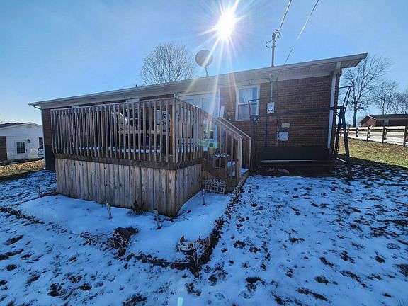 4th image of 90 Lou Dr