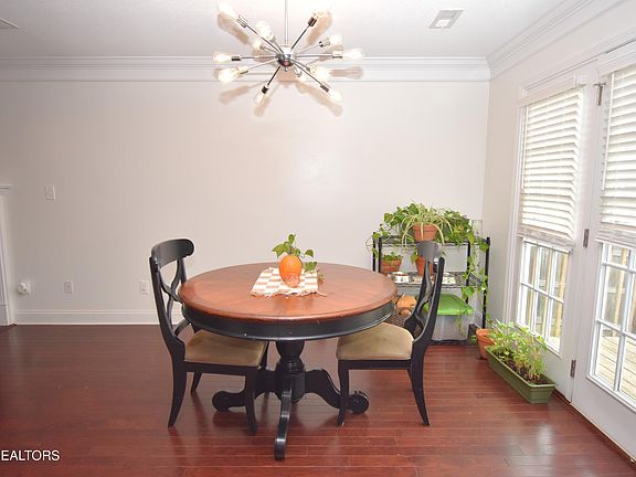 5th image of 1740 Point Wood Dr