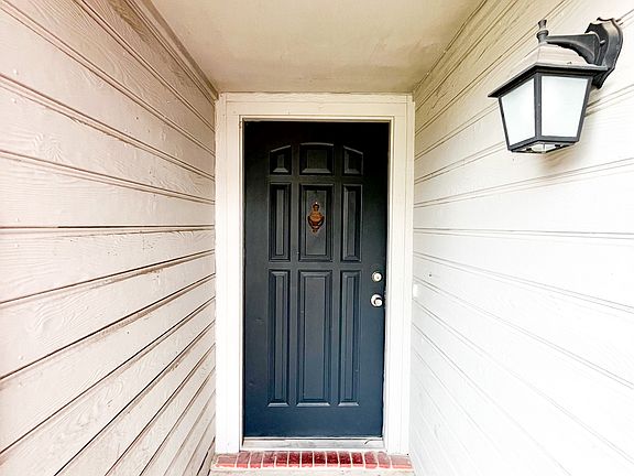 2nd image of 2704 Woodlands Dr