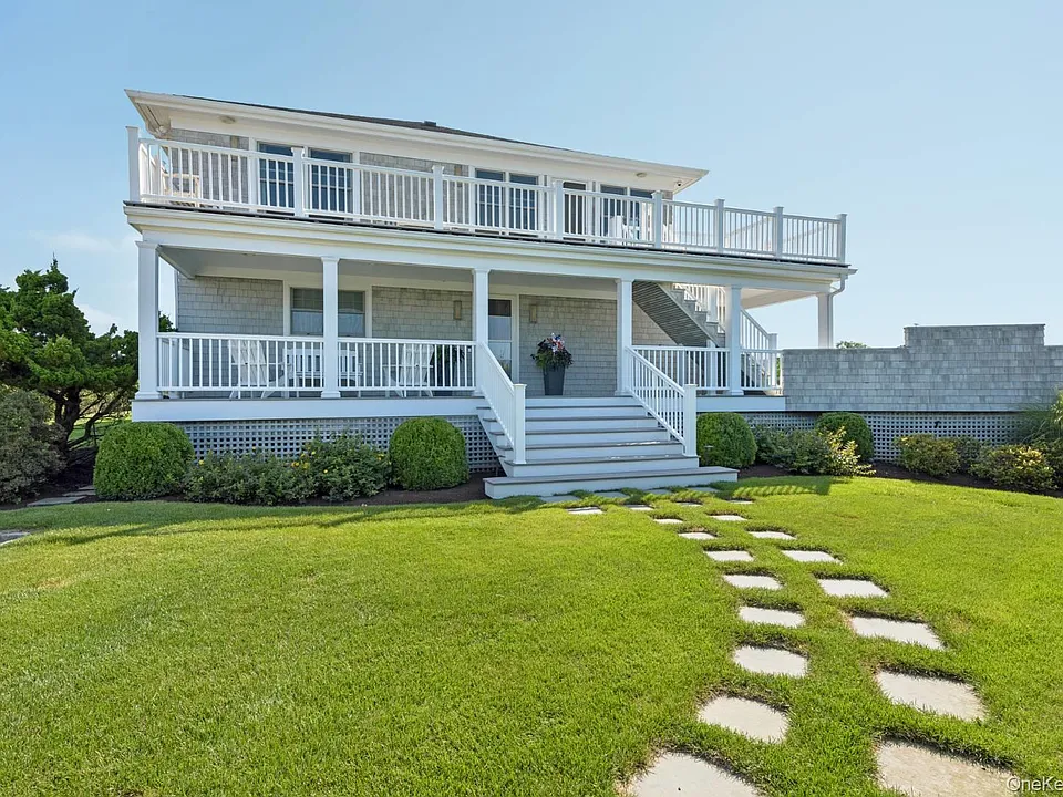 28 Stacy Dr
