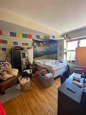 Rented by Universal Realty Group | media 4