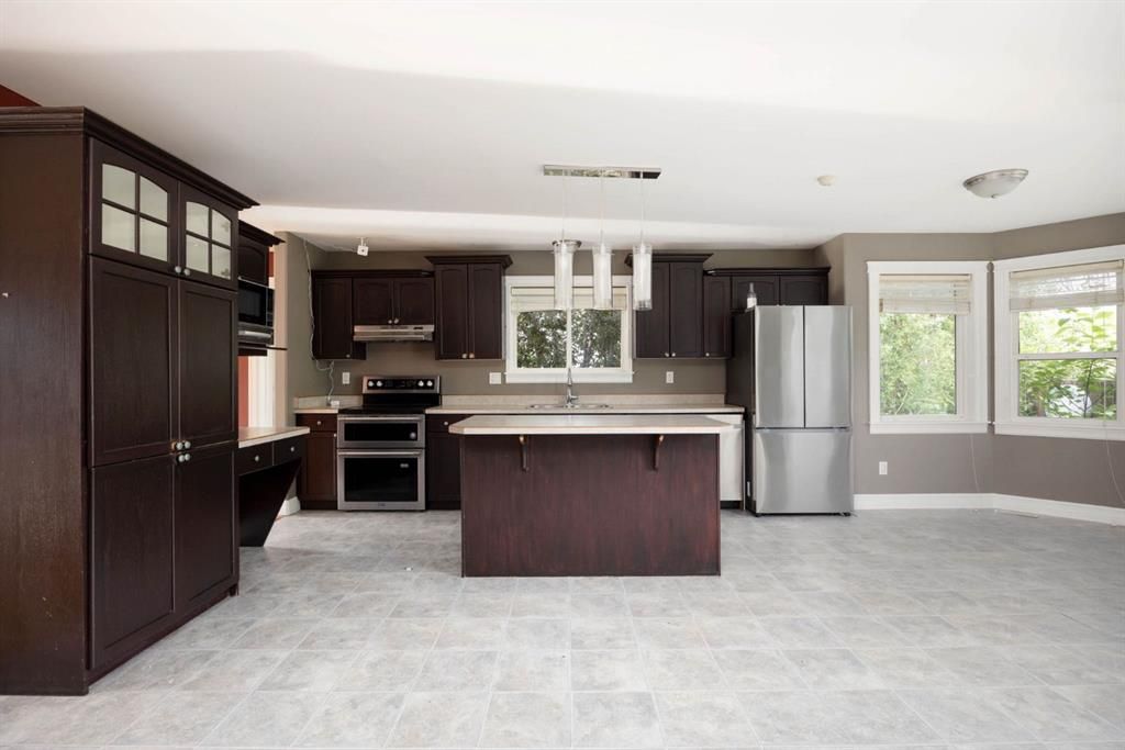 209 E Laffont Bay, Wood Buffalo, AB - More
