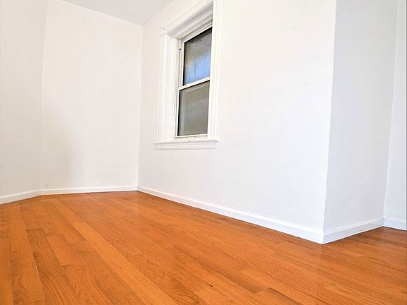 5th image of 312 E 9th St APT 5