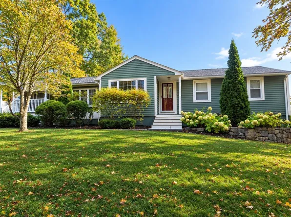 24 Chestnut St, Grafton, MA 01519