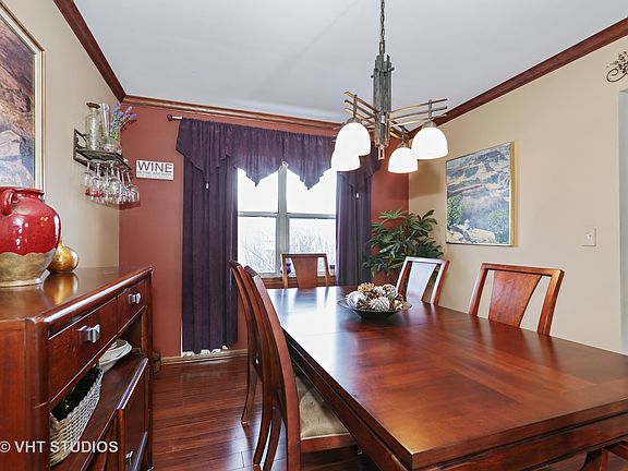 5th image of 212 Knightsbridge Dr