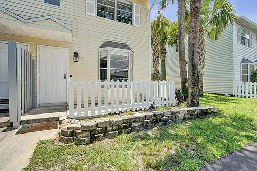 201 SW 3rd St #201 Photo 1