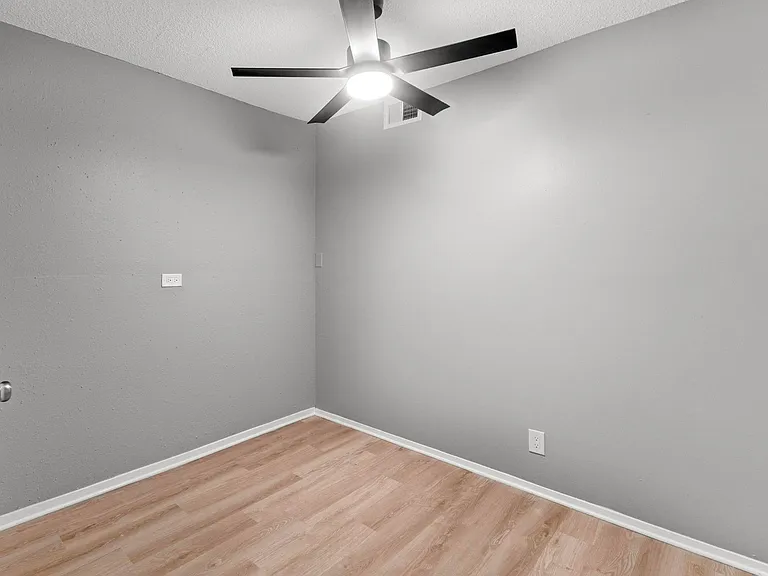 8903 Parkfield Dr #203 — Photo 9