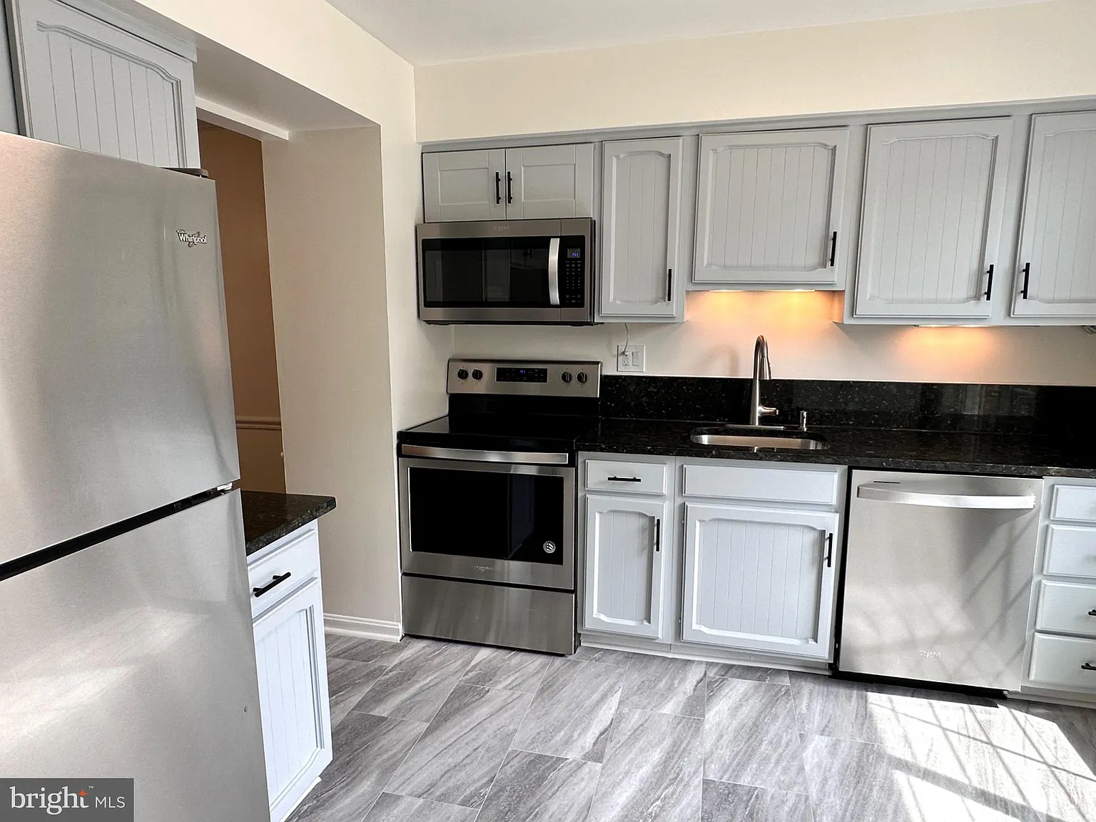 3 bed, 4.0 bath, 1896 sqft, $3,650 — Photo 4