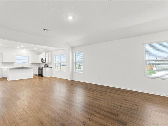 5th image of 104 Winged Foot Ct