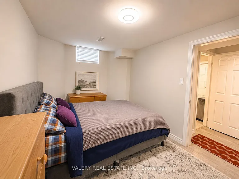 1141 Beaver Valley Cres #1 — Photo 12