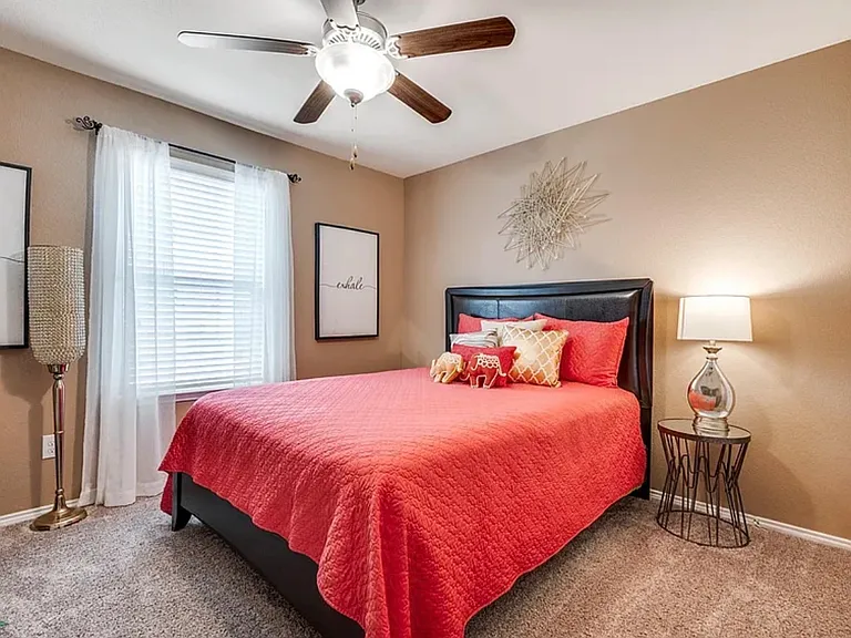 1525 Acmite Ave — Photo 4