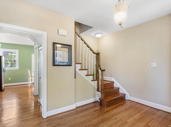 5th image of 2119 Rose Ave