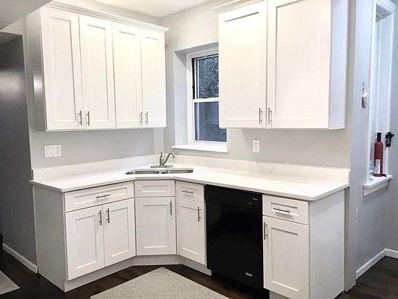 2nd image of 3253 N Kenmore Ave #2F