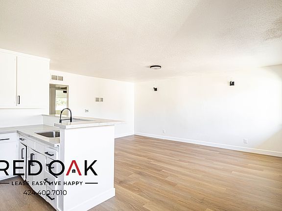 5th image of 13922 Sayre St #8