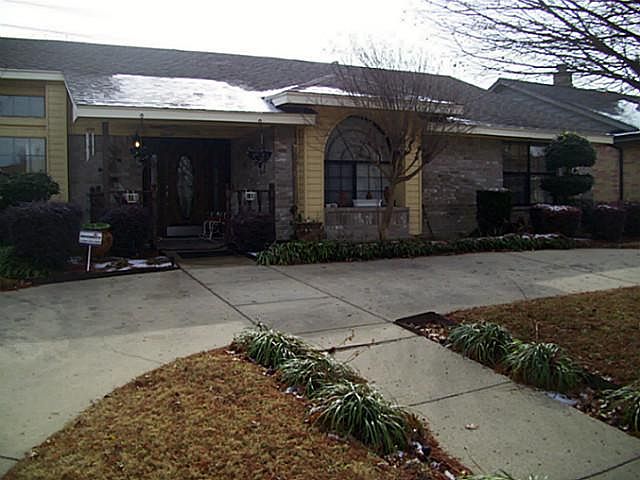 1st image of 1604 Oxford Pl