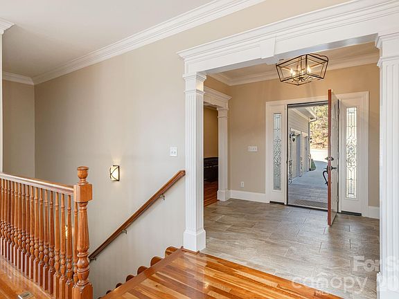 2nd image of 16 Winterberry Dr