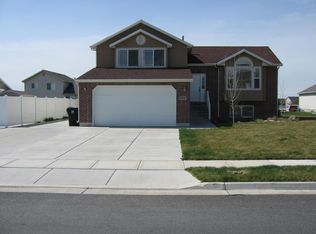2074 S 825 E, Clearfield, UT 84015