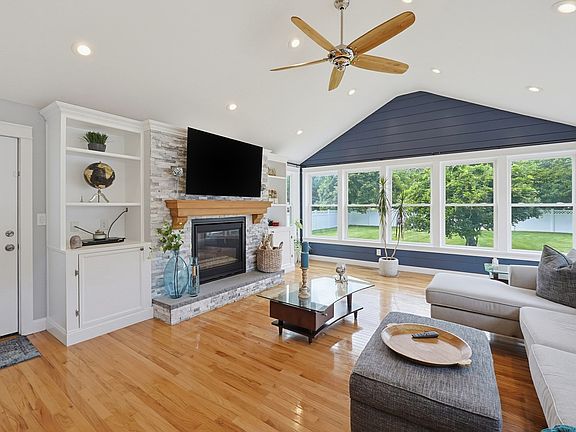 3rd image of 38 Dexter Ave