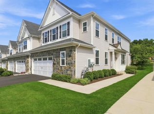 23 Swan Ln, Ivyland, PA 18974