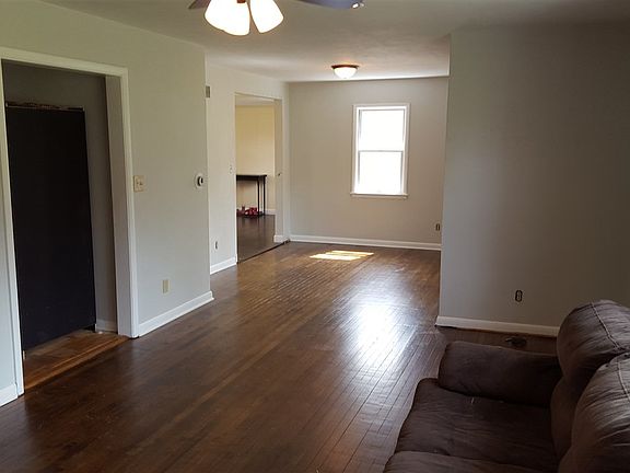 2nd image of 53129 E Oakmont Dr
