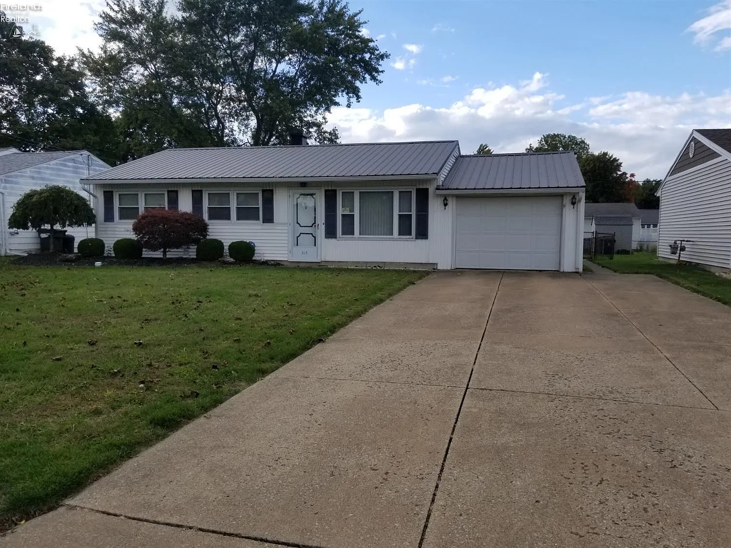 315 Douglas Dr photo 1