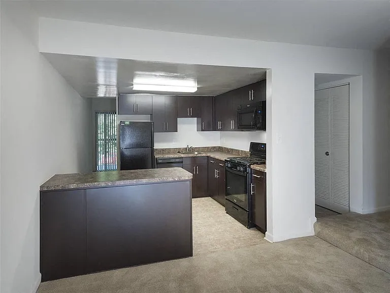 Townhome with Kitchen Island