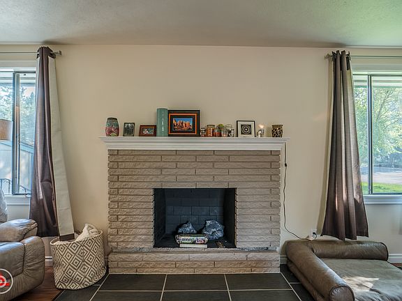 4th image of 1305 W Cherrywood Ct