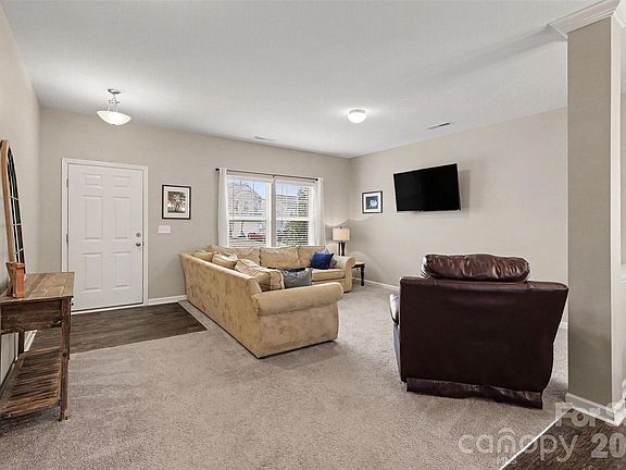 5th image of 212 Hidden Lakes Rd