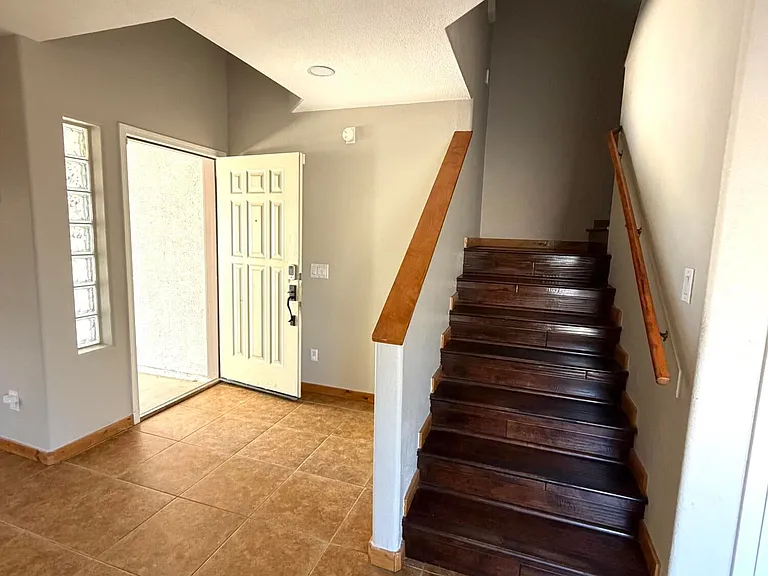 3002 S 92nd Cir — Photo 2