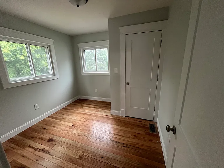 218 E Sumner St — Photo 6