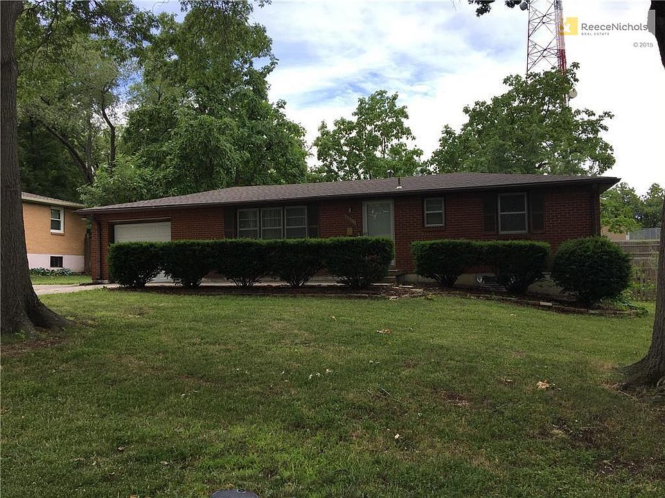 2nd image of 6806 N Tracy Ave