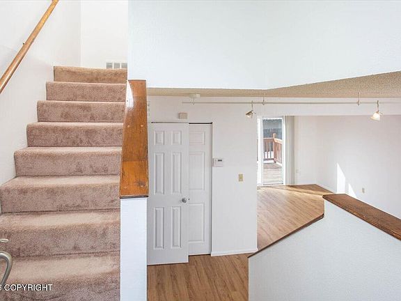 5th image of 332 Gaylene Cir