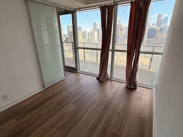 15 Grenville St #2511 — Photo 8