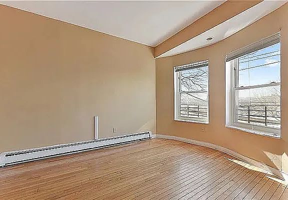 4th image of 2546 Bailey Ave #2FAM