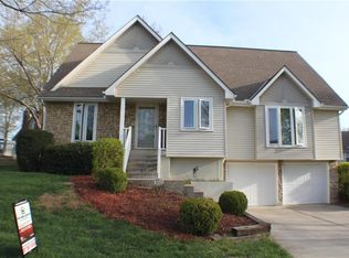 1013 SW Richwood Dr, Blue Springs, MO 64015