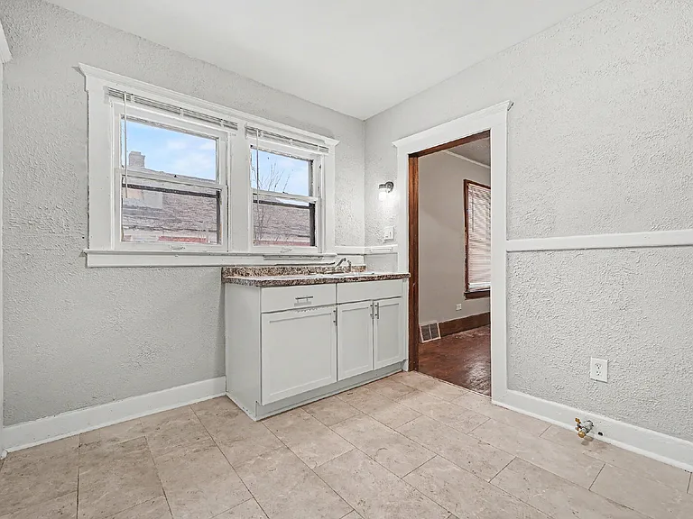 4586 Vancouver St — Photo 9
