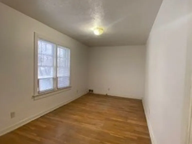 748 N Lake St — Photo 11