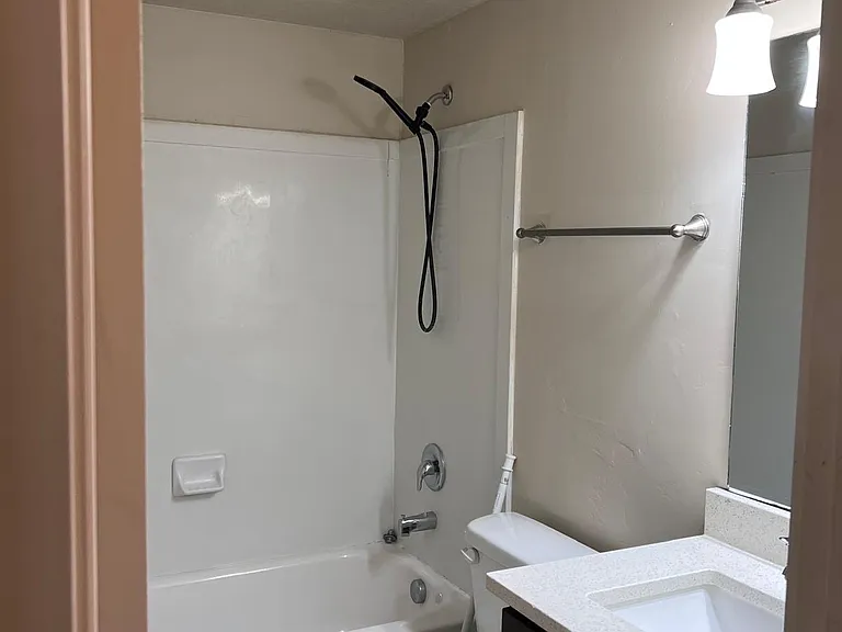 Harrison Pointe Apartments — Photo 12