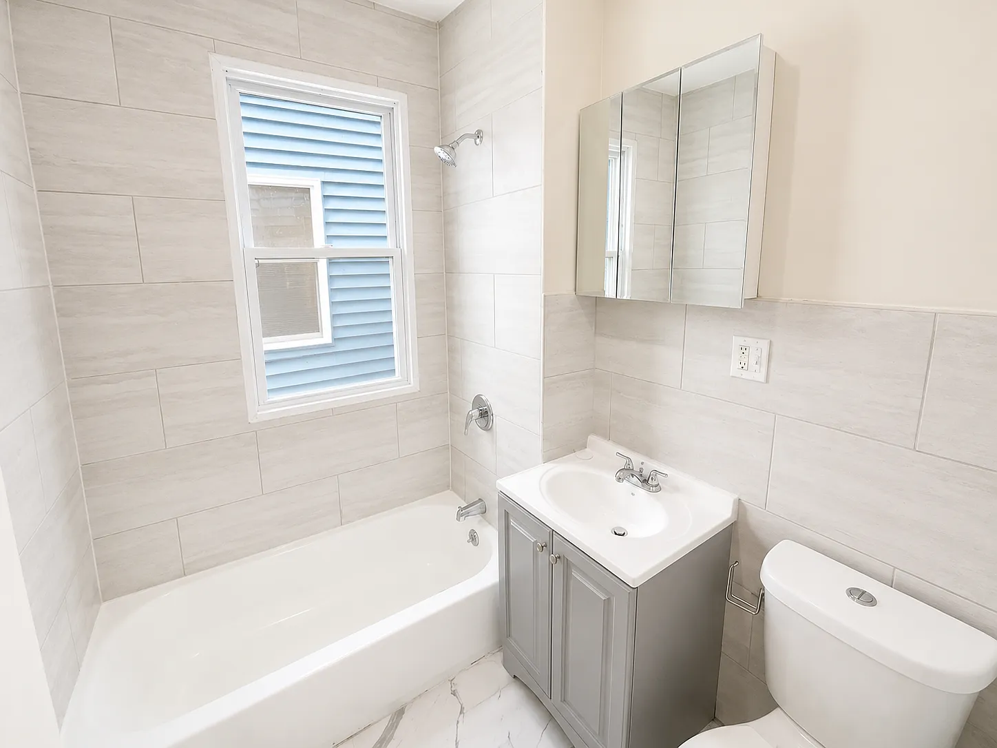 3 bed, 1.5 bath, 1200 sqft, $2,095 — Photo 3