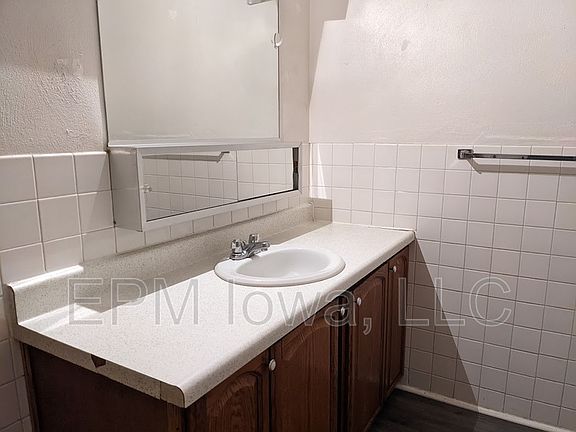 5th image of 304 1st St SE