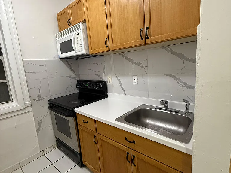 1770 SW 9th St #7 — Photo 8