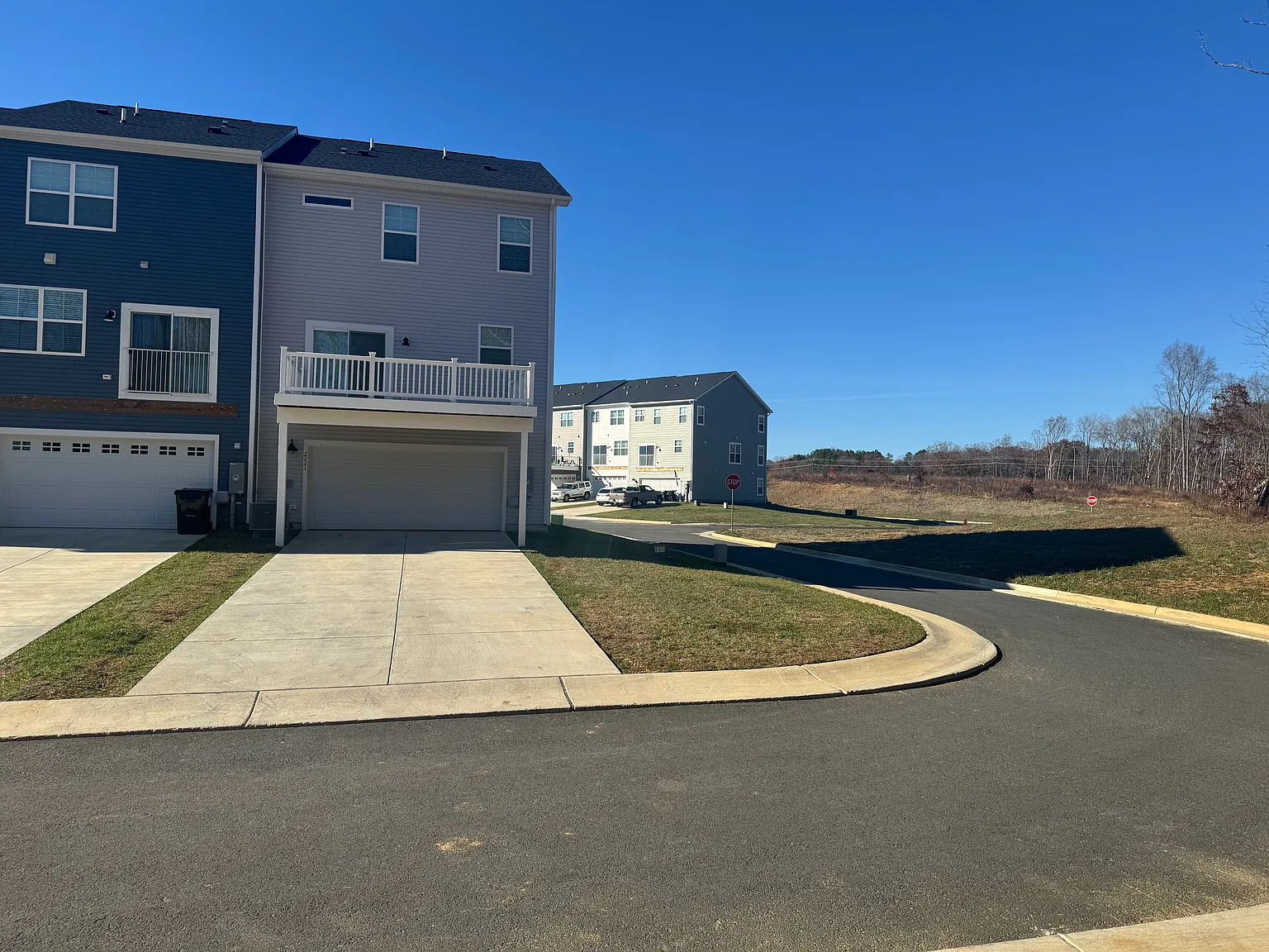 2221 Barhill Way — Photo 4