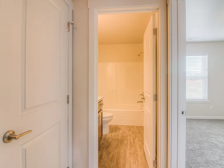 Ahtanum Crossing 2404 — Photo 15