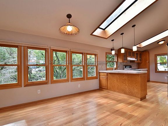 5th image of 33 Lansdale Ave