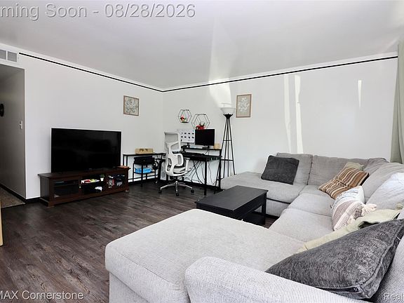 4th image of 34280 Harroun St