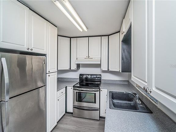 5th image of 1068 Bridlewood Way