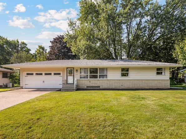752 Sherren St W, Roseville, MN 55113